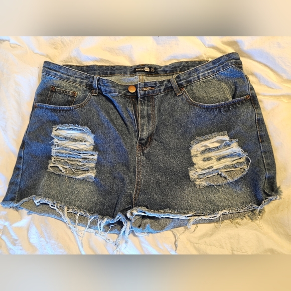BooHoo Non-Stretch Dark Denim Shorts - Picture 1 of 6